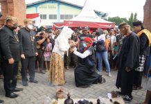 BANTENGAN RUWAT PASAR TROWULAN DALAM RANGKA MERAMAIKAN PASAR RAKYAT TROWULAN Cover Bantengan