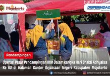 OPERASI PASAR PENDAMPINGAN IKM DALAM RANGKA HARI BHAKTI ADHYAKSA KE 63 DI HALAMAN KANTOR KEJAKSAAN NEGERI KABUPATEN MOJOKERTO