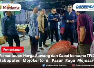 Pemantauan Harga Bawang dan Cabai bersama TPID Kabupaten Mojokerto di Pasar Raya Mojosari